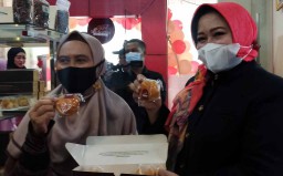 Kreasi Roti dengan Selai Sambal Sate Jadi Oleh-oleh Khas Ponorogo