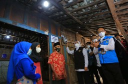 Sambungan Listrik Gratis untuk Keluarga Pra Sejahtera di Ponorogo