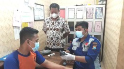 Tampang Sopir Vanessa Angel Saat Ditahan di Polres Jombang