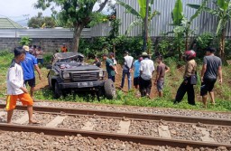 Polisi Beber Penyebab Mobil Tersambar KA Tawang Alun di Pasuruan