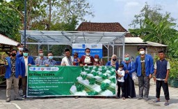 Tim Abmas ITS Hibahkan Green House dan Aquaponik untuk UMKM di Ponorogo