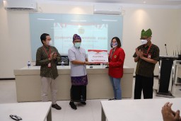 Untag Surabaya Berikan Apresiasi Mahasiswa Peraih Medali di PON Papua 2021