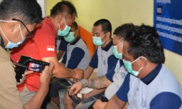 Dikawal Brimob, 34 Napi Risiko Tinggi di Jatim Dipindahkan ke Nusakambangan