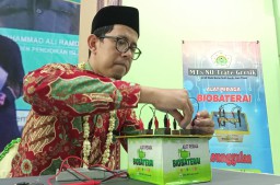 Alat Peraga Biobaterai Karya Seorang Guru di Gresik Juara 1 Nasional