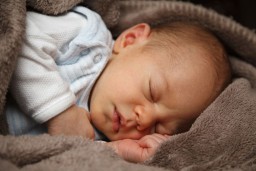Cara Mencegah dan Mengatasi Bayi Tersedak