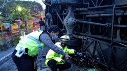 Bus Terguling Tewaskan Pemotor di Jalur Pantura Probolinggo
