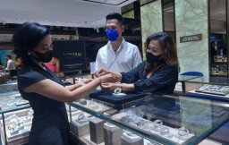 Diamond Kelas Dunia Kini Hadir di Mondial Butik Surabaya