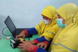Dua Siswi SD di Gresik Ciptakan Alat Pengukur Kadar Oksigen Bagi Tuna Netra