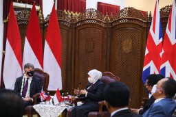 Dinilai Sukses Tangani Pandemi Covid-19, Dubes Inggris Puji Gubernur Khofifah
