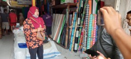 Emak-emak di Probolinggo Histeris Kasur Barunya Digondol Bentor