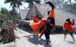 Kisah Haru Rumini dan Ibunya di Balik Erupsi Gunung Semeru