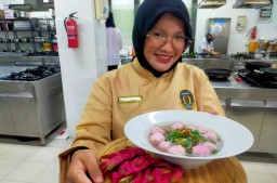 Dosen Ottimo Internasional Sulap Kulit Buah Naga Jadi Bakso Kaya Gizi