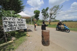 Jalan Rusak di Ponorogo Mulai Dicor Gunakan Uang Sumbangan yang Terkumpul