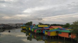 Menikmati Keindahan Kampung Warna-warni Greges Timur Surabaya
