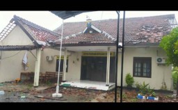 Kantor Polisi dan Rumah Warga di Madiun Rusak Diterjang Puting Beliung
