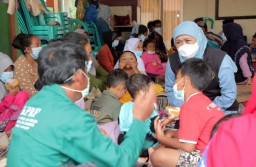 Usai Terima Kunjungan Panglima TNI, Khofifah Berkantor di Lumajang