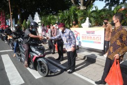 Sambut Hari Jadi Banyuwangi, ASN Bagikan 25.000 Paket Nasi