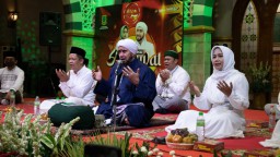 Tiga Tahun Bawa Kota Mojokerto Lebih Maju, Ning Ita Gelar Selawat Akbar