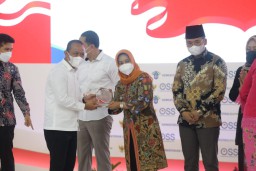 Sukses Dorong Pelaku UMKM Mojokerto Ber-NIB, Ning Ita Terima Penghargaan