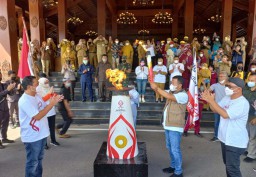 Momen Kirab Obor Pesonas 2022 Tiba di Ponorogo