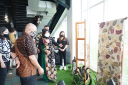 UK Petra Gelar Pameran Karya Kolaborasi Mahasiswa dan UMKM Pasuruan