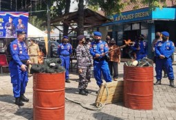 Jaring Trawl Hasil Ungkap Satpolairud Gresik Sepanjang Tahun 2021 Dimusnahkan