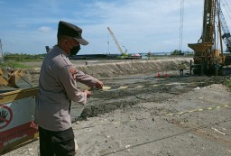 Gali Tanah, Pekerja Proyek JIIPE Temukan Mortir