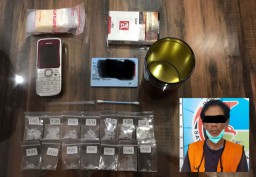 Bangun Tidur Digerebek Polisi, Pengedar Narkoba di Surabaya Pasrah
