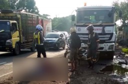 Motor Dihantam Bus Pariwisata di Gresik, Pengendara Tewas