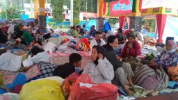 Pengungsi Letusan Gunung Semeru Mulai Keluhkan Batuk, Pilek, dan Pusing