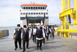 Dermaga Movable Pelabuhan Penyeberangan Jangkar Situbondo Resmi Beroperasi
