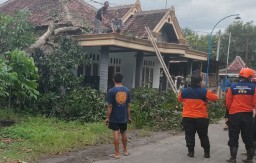 Pilihan Pembaca: Rumah Diterjang Puting Beliung hingga Harga Telur Rp27.000