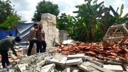 Polisi Selidiki Masjid SMK Muhammadiyah 1 Kota Mojokerto yang Ambruk