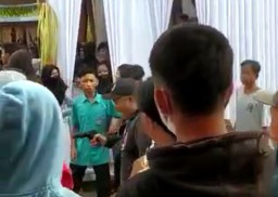 Polisi Buru Pria Bertopi Todongkan Pistol di Banyuwangi