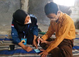 Kisah Mahasiswa Unesa Jadi Relawan Bagi Penyandang Disabilitas