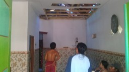 Rumah Warga Probolinggo Disambar Petir, Atap dan Plafon Jebol
