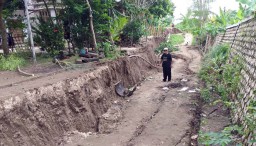Tanggul Sepanjang 70 Meter di Bojonegoro Ambles, Rumah Warga Terancam