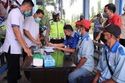 Sopir Bus di Ponorogo dan Madiun Jalani Tes Urine