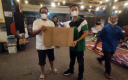 Tom Liwafa Bantu Korban Erupsi Melalui Posko Bonek Peduli Semeru
