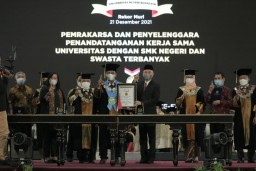 Unesa Pecahkan Rekor MURI Kerjasama Terbanyak dengan 837 SMK se Jatim