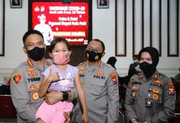 Ratusan Putra-putri Polri dan ASN di Polrestabes Surabaya Divaksin