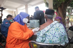 Capai Target Vaksinasi Bagi Lansia, Kota Probolinggo Masuk PPKM Level 1