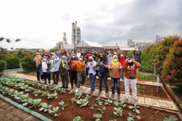 SIG Kenalkan Teknologi Ramah Lingkungan Melalui Program Plant Visit Jurnalis