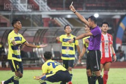 Foto: Ahmad Romadhon, Sosok Wasit Tegas di Liga 3 Jatim
