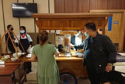 Menikmati Nuansa Malioboro di Angkringan Mbah Mbrot Gresik