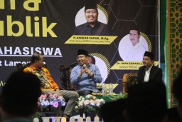 Ketika Anwar Sadad Diskusi UU Pesantren Bareng BEM Insud Lamongan