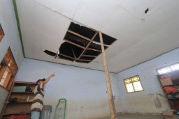 Ruang Kelas SDN 2 Karangpatihan Ponorogo Ambrol, Siswa Mengungsi ke UKS