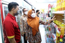 Antisipasi Panic Buying, Bupati Mojokerto Sidak Harga Minyak Goreng