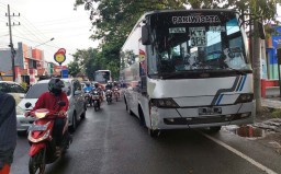 Bus Hantam Motor di Kota Probolinggo Tak Punya Izin Trayek, DPRD Geram