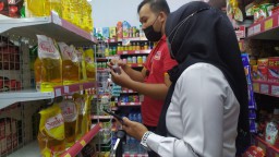 Pantau Harga Minyak Goreng, Dinas Perdagangan Kota Madiun Sidak Ritel Modern